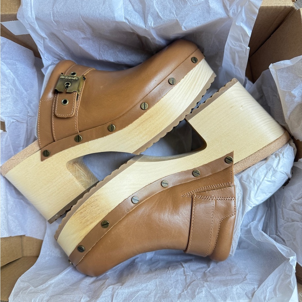 Dr. Scholl's Saddle Tan Leather Clogs